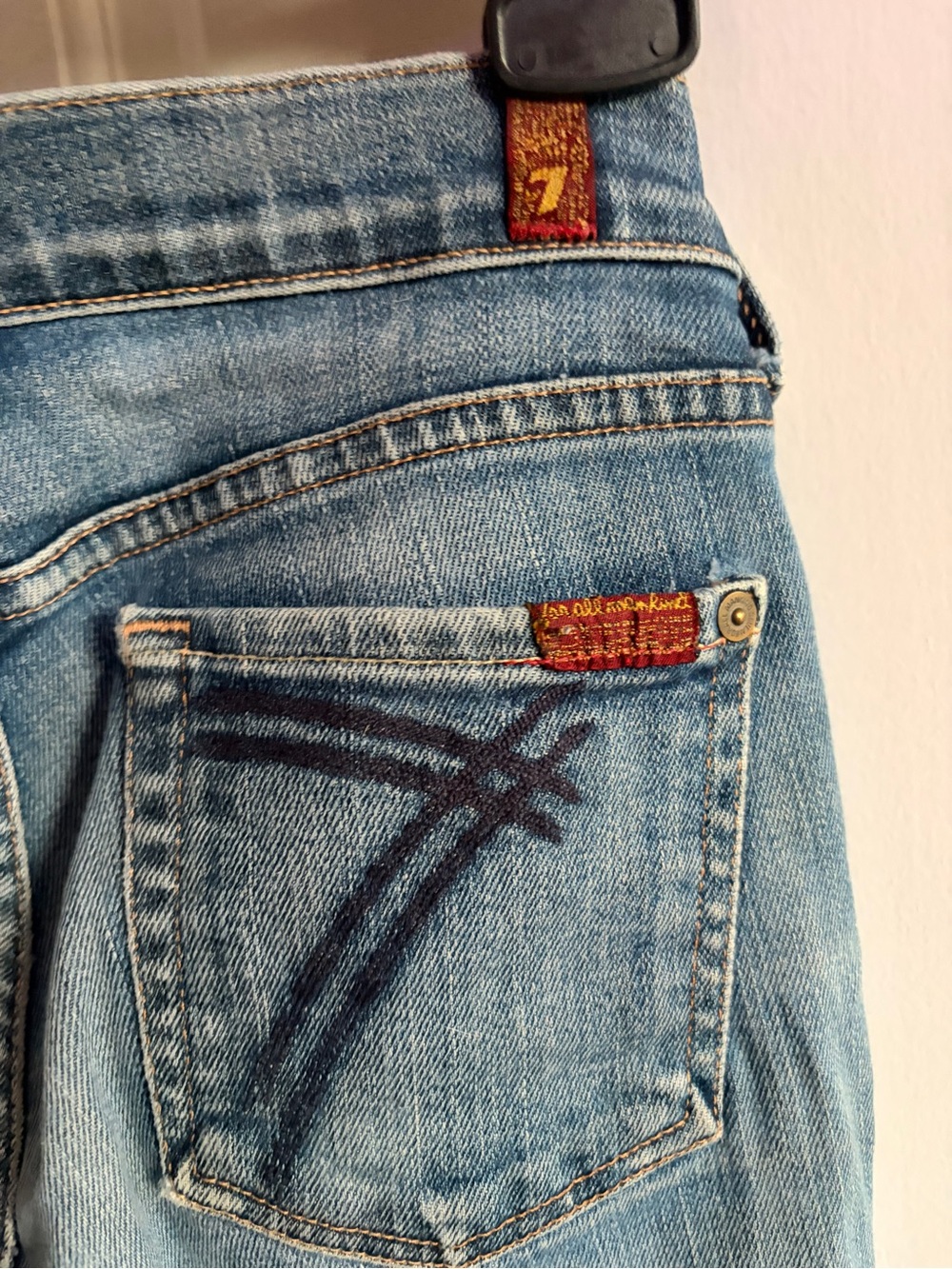 Levi's Light Blue High-Rise Women's Jeans with Back-Pocket Detail